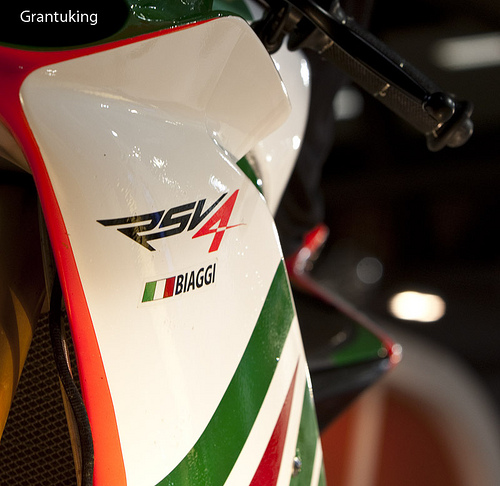 aprilia rsv4