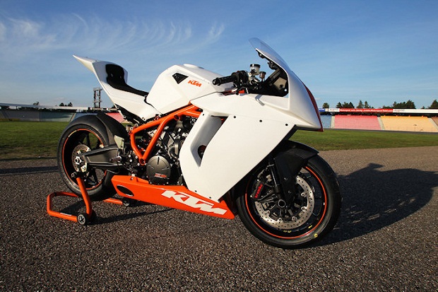 KTM-1190-RC8-R-Track-2013-2