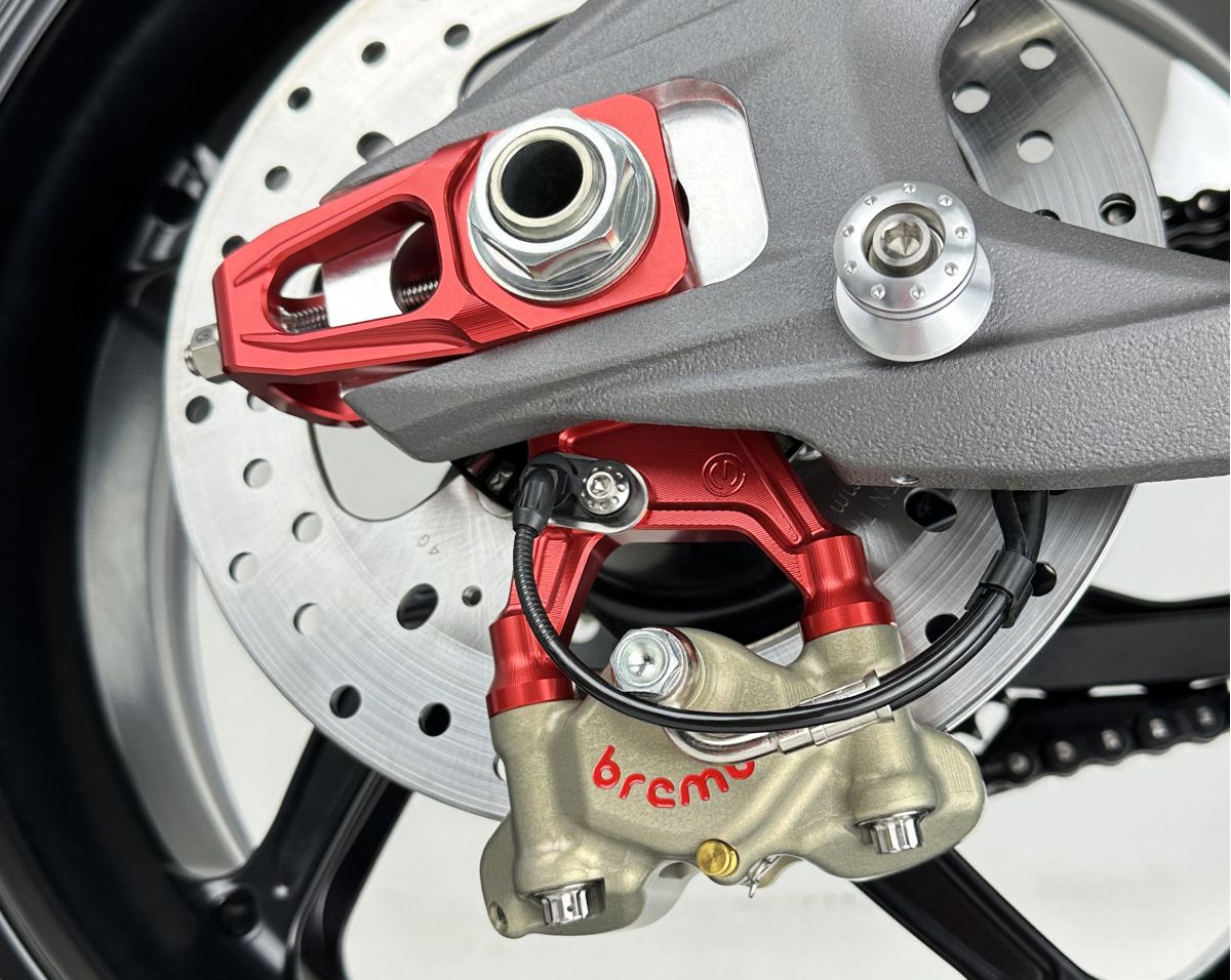 MotoCorse Ducati Panigale/Streetfighter V4 Chain Adjuster Brembo Radial Racing P2-30 XA6H530 Caliper Kit 2025+