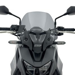 Transform the look of your bike in minutes. This Sport windscreen is crafted from high‑quality 3 mm DOT626‑approved PMMA plexiglass, giving you crystal‑clear vision and serious durability. It’s designed to offer just the right amount of wind deflection while keeping that aggressive, stripped‑back sportbike look riders love. Perfect for city riding and short trips, it sharpens the front end of your bike and follows its lines for a factory‑fit appearance—no awkward gaps, no cheap add‑on feel. Each kit includes the transparent Sport windscreen, a precision‑fit frame, and all the hardware you need for a straightforward, hassle‑free installation. Bolt it on, step back, and enjoy a bike that looks faster standing still.